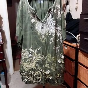 Women's pull over top size 2x Olive green